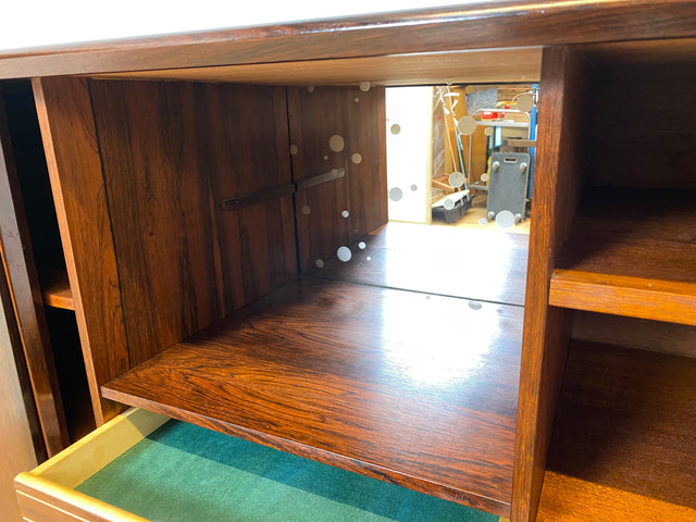 WMK I Hochwertiges skandinavisches Mid-Century Highboard in edlem Palisander mit Schubladen, Schiebetüren & Bar I Schrank Anrichte Sideboard Barkommode Barschrank Danish Design Vintage 60er Rosewood