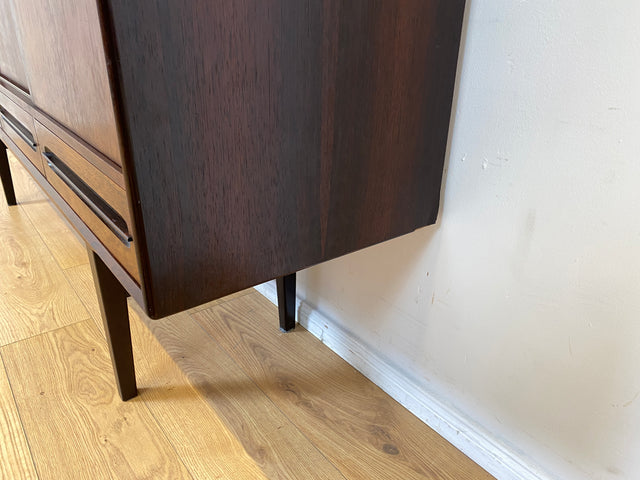 WMK I Hochwertiges skandinavisches Mid-Century Highboard in edlem Palisander mit Schubladen, Schiebetüren & Bar I Schrank Anrichte Sideboard Barkommode Barschrank Danish Design Vintage 60er Rosewood