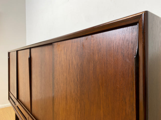 WMK I Hochwertiges skandinavisches Mid-Century Highboard in edlem Palisander mit Schubladen, Schiebetüren & Bar I Schrank Anrichte Sideboard Barkommode Barschrank Danish Design Vintage 60er Rosewood