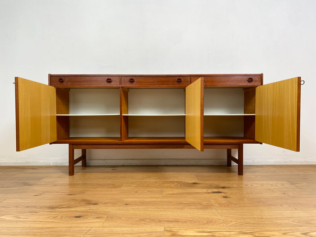 WMK I Stilvolles und gut erhaltenes skandinavisches Mid-Century Sideboard in Teakholz mit Schubladen und formschönen Holzgriffen I Kommode Schrank Anrichte TV Lowboard Bank Danish Design Vintage 60er