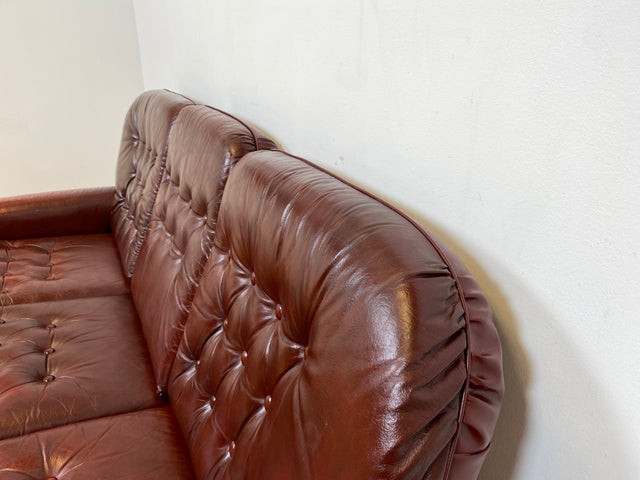 WMK I Sehr schönes und gut erhaltenes skandinavisches Sofa mit gestepptem Echtleder Bezug mit Alterspatina I Sofa Couch Ledersofa Ledercouch Leder Chesterfield Vintage Mid-Century Berlin Hannover Bonn