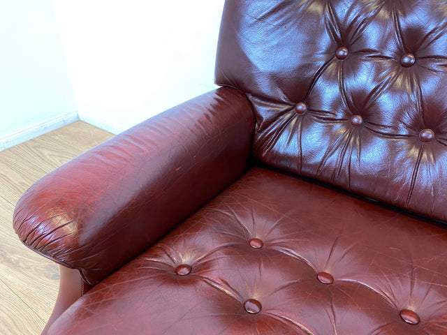 WMK I Sehr schönes und gut erhaltenes skandinavisches Sofa mit gestepptem Echtleder Bezug mit Alterspatina I Sofa Couch Ledersofa Ledercouch Leder Chesterfield Vintage Mid-Century Berlin Hannover Bonn