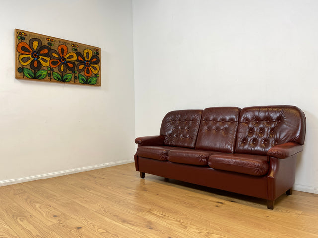 WMK I Sehr schönes und gut erhaltenes skandinavisches Sofa mit gestepptem Echtleder Bezug mit Alterspatina I Sofa Couch Ledersofa Ledercouch Leder Chesterfield Vintage Mid-Century Berlin Hannover Bonn