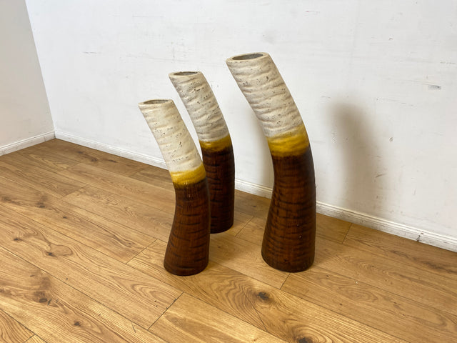 WMK I Einzigartiges skulpturales Keramik Ensemble aus 3 handgeformten großen Bodenvasen aus 70er Jahren I Vasen Skulptur Kunst Studio Dekoration Steinzeug Lava Vintage Retro I Berlin Dresden Hannover