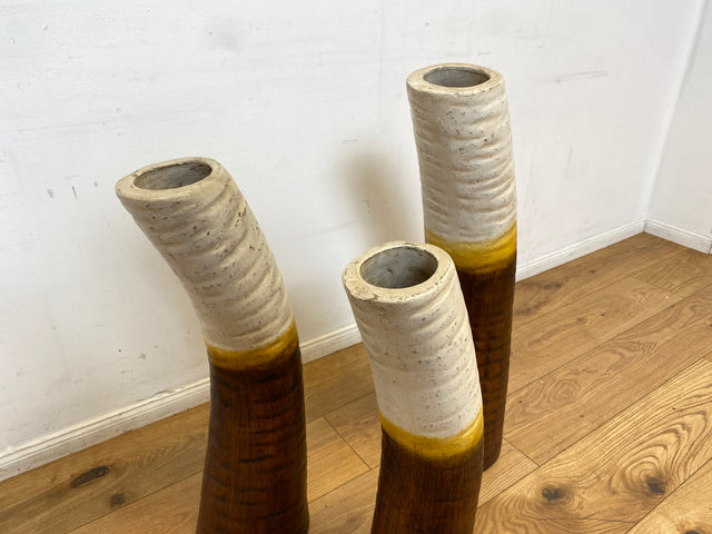 WMK I Einzigartiges skulpturales Keramik Ensemble aus 3 handgeformten großen Bodenvasen aus 70er Jahren I Vasen Skulptur Kunst Studio Dekoration Steinzeug Lava Vintage Retro I Berlin Dresden Hannover