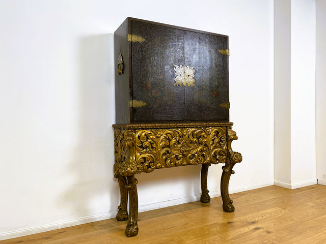 WMK I Das Highlight! Prunkvoller venezianischer antiker Schrank , um 1880, handbemalter Aufsatz auf geschnitzter vergoldeter Konsole mit Putti & Akanthus I Cabinet Bar Anrichte Kommode Chinois Barock