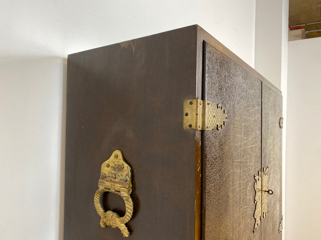 WMK I Das Highlight! Prunkvoller venezianischer antiker Schrank , um 1880, handbemalter Aufsatz auf geschnitzter vergoldeter Konsole mit Putti & Akanthus I Cabinet Bar Anrichte Kommode Chinois Barock