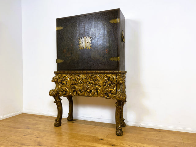 WMK I Das Highlight! Prunkvoller venezianischer antiker Schrank , um 1880, handbemalter Aufsatz auf geschnitzter vergoldeter Konsole mit Putti & Akanthus I Cabinet Bar Anrichte Kommode Chinois Barock