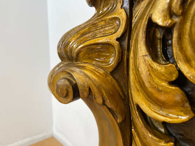 WMK I Das Highlight! Prunkvoller venezianischer antiker Schrank , um 1880, handbemalter Aufsatz auf geschnitzter vergoldeter Konsole mit Putti & Akanthus I Cabinet Bar Anrichte Kommode Chinois Barock