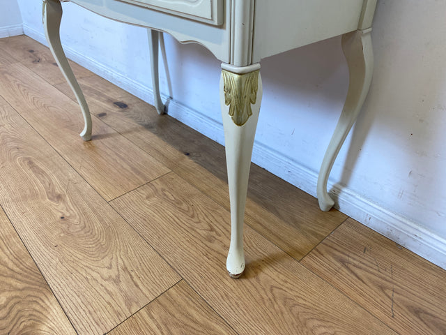 WMK I Versand 85€ I Charmante weiße Chippendale Kommode mit Schubladen & edlen Messingbeschlägen I Sideboard Schubladenkommode Flurkommode Wäschekommode Vintage Barock Rokoko Berlin Jena Bamberg