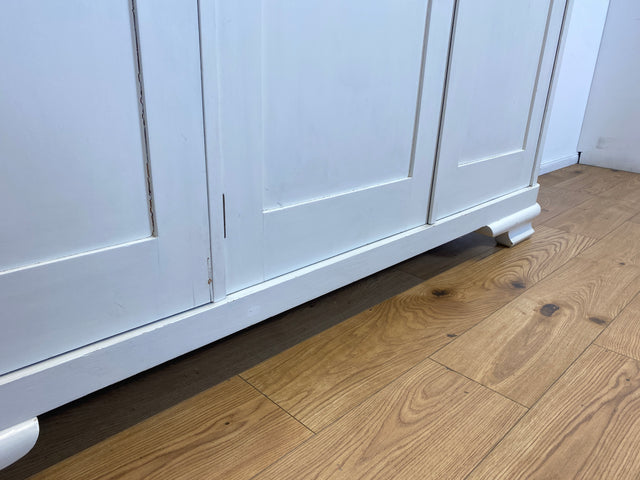WMK I Schöner weißer 1930er Jahre Art Deco Kleiderschrank aus vollem Holz mit hübschen Originalgriffen I Schrank Schlafzimmerschrank Wäscheschrank Dielenschrank Bauernschrank Jugendstil Antik Vintage