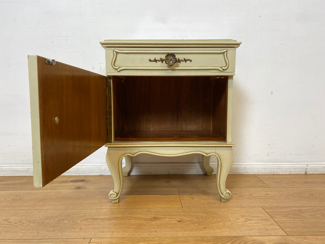 WMK I 1/2 Sehr schöner weißer 1950er Chippendale Nachttisch mit Schubladen & abnehm. Glasauflage I Nacht Schrank Kommode Tischchen Beistelltisch Shabby Chic Vintage Mid-Century Berlin Regensburg Halle