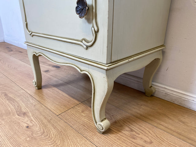 WMK I 1/2 Sehr schöner weißer 1950er Chippendale Nachttisch mit Schubladen & abnehm. Glasauflage I Nacht Schrank Kommode Tischchen Beistelltisch Shabby Chic Vintage Mid-Century Berlin Regensburg Halle