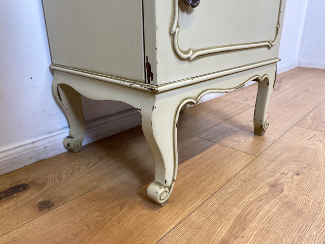 WMK I 1/2 Sehr schöner weißer 1950er Chippendale Nachttisch mit Schubladen & abnehm. Glasauflage I Nacht Schrank Kommode Tischchen Beistelltisch Shabby Chic Vintage Mid-Century Berlin Regensburg Halle