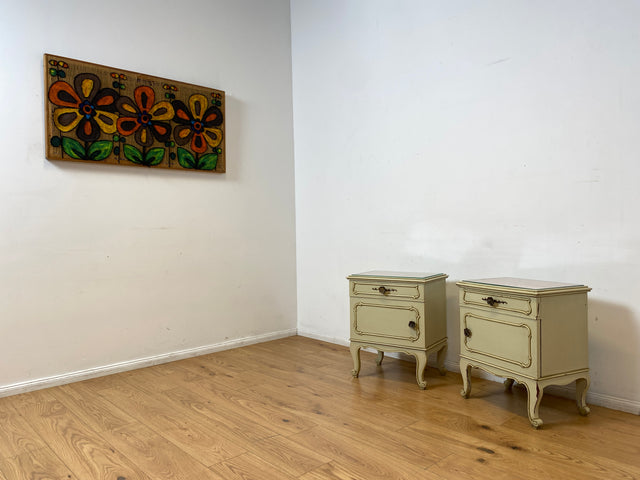 WMK I 1/2 Sehr schöner weißer 1950er Chippendale Nachttisch mit Schubladen & abnehm. Glasauflage I Nacht Schrank Kommode Tischchen Beistelltisch Shabby Chic Vintage Mid-Century Berlin Regensburg Halle