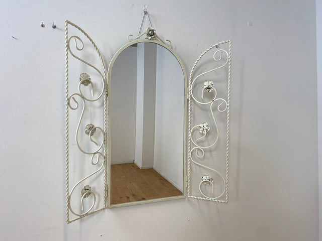 WMK I Romantischer weißer 1960er Schmiedeeisen Spiegel in antikem Stil mit Fensterläden und Rosen I Wandspiegel Metallspiegel Eisenspiegel Flurspiegel Mirror Shabby Chic Vintage Berlin Dresden Bayern