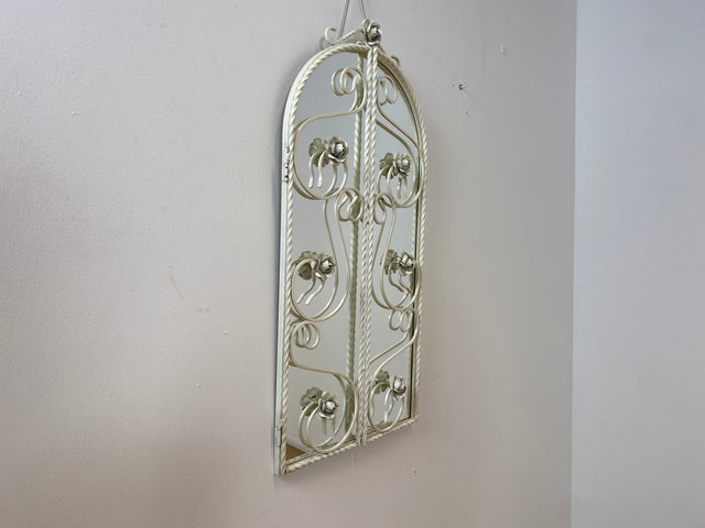 WMK I Romantischer weißer 1960er Schmiedeeisen Spiegel in antikem Stil mit Fensterläden und Rosen I Wandspiegel Metallspiegel Eisenspiegel Flurspiegel Mirror Shabby Chic Vintage Berlin Dresden Bayern