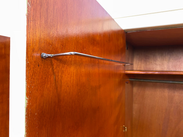 WMK I Wunderschöner weißer 1930er Jahre Kleiderschrank aus vollem Holz mit Schubladen I Schrank Schlafzimmerschrank Wäscheschrank Schlafzimmer Chippendale Art Deco Antik Vintage Berlin Dresden Bayern