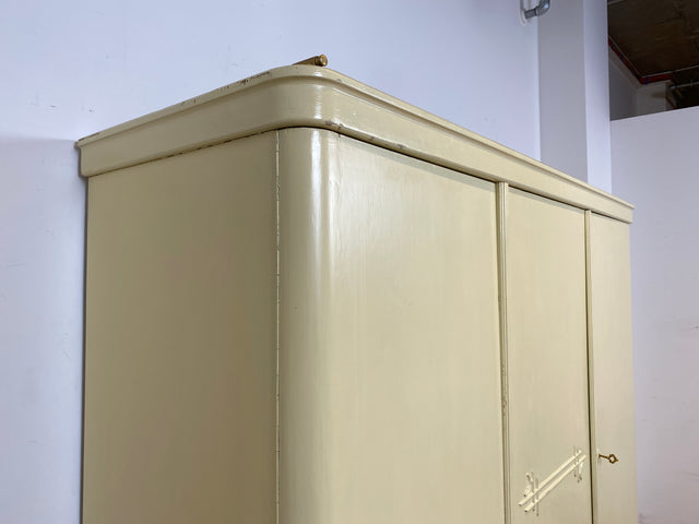 WMK I Wunderschöner weißer 1930er Jahre Kleiderschrank aus vollem Holz mit Schubladen I Schrank Schlafzimmerschrank Wäscheschrank Schlafzimmer Chippendale Art Deco Antik Vintage Berlin Dresden Bayern