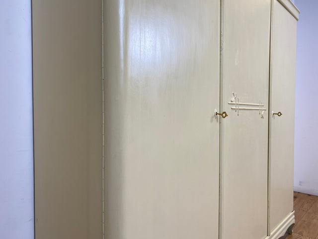 WMK I Wunderschöner weißer 1930er Jahre Kleiderschrank aus vollem Holz mit Schubladen I Schrank Schlafzimmerschrank Wäscheschrank Schlafzimmer Chippendale Art Deco Antik Vintage Berlin Dresden Bayern