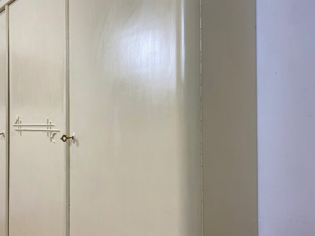 WMK I Wunderschöner weißer 1930er Jahre Kleiderschrank aus vollem Holz mit Schubladen I Schrank Schlafzimmerschrank Wäscheschrank Schlafzimmer Chippendale Art Deco Antik Vintage Berlin Dresden Bayern