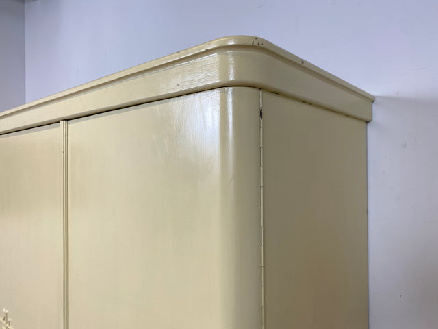 WMK I Wunderschöner weißer 1930er Jahre Kleiderschrank aus vollem Holz mit Schubladen I Schrank Schlafzimmerschrank Wäscheschrank Schlafzimmer Chippendale Art Deco Antik Vintage Berlin Dresden Bayern