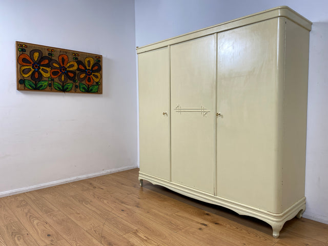 WMK I Wunderschöner weißer 1930er Jahre Kleiderschrank aus vollem Holz mit Schubladen I Schrank Schlafzimmerschrank Wäscheschrank Schlafzimmer Chippendale Art Deco Antik Vintage Berlin Dresden Bayern