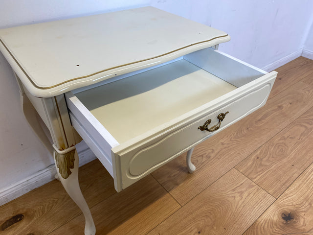 WMK I Charmanter weißer Chippendale Nachttisch mit Schublade und edlem Messinggriff I Nachtkommode Nachtschrank Nachtschränkchen Kommode Beistelltisch Vintage Barock Rokoko Berlin Jena Bamberg