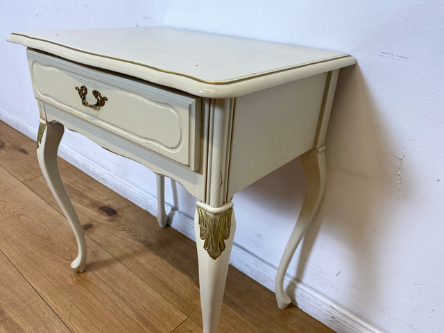 WMK I Charmanter weißer Chippendale Nachttisch mit Schublade und edlem Messinggriff I Nachtkommode Nachtschrank Nachtschränkchen Kommode Beistelltisch Vintage Barock Rokoko Berlin Jena Bamberg