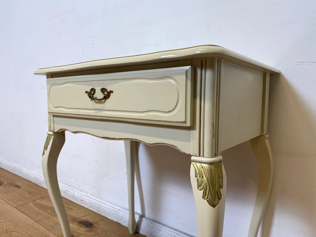 WMK I Charmanter weißer Chippendale Nachttisch mit Schublade und edlem Messinggriff I Nachtkommode Nachtschrank Nachtschränkchen Kommode Beistelltisch Vintage Barock Rokoko Berlin Jena Bamberg