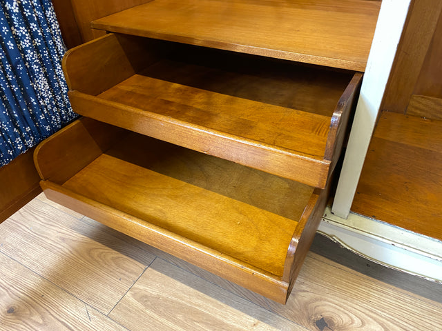 WMK I Sehr schöner weißer Mid-Century Kleiderschrank aus vollem Holz mit Glastüren, Schubladen & Aufsatz I Schrank Wardrobe Wäsche Schlafzimmer Chippendale Vintage Boho Shabby Chic Berlin Aachen Jena