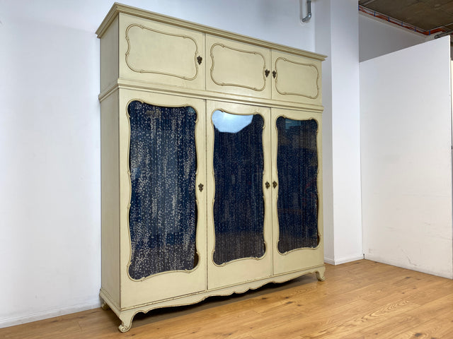 WMK I Sehr schöner weißer Mid-Century Kleiderschrank aus vollem Holz mit Glastüren, Schubladen & Aufsatz I Schrank Wardrobe Wäsche Schlafzimmer Chippendale Vintage Boho Shabby Chic Berlin Aachen Jena