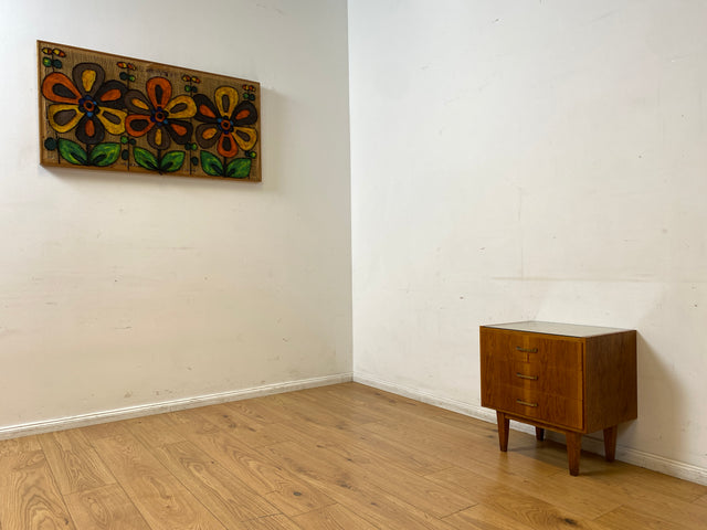 WMK I Stilvoller Mid-Century Nachttisch aus 1965 in Eiche mit Schubladen und Messinggriffen