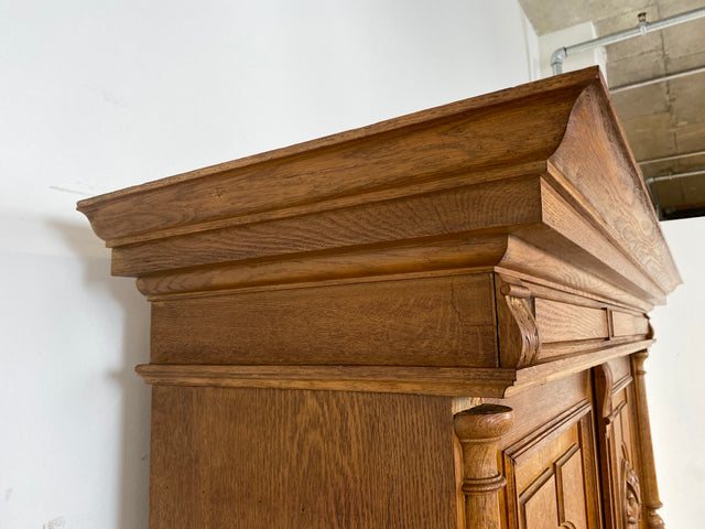 WMK Imposanter & gut erhaltener Gründerzeit Buffettschrank aus massivem Eichenholz, mit Messinggriffen und reichverziert in Handarbeit # Anrichte Buffet Schrank Highboard Antik Historismus Vintage