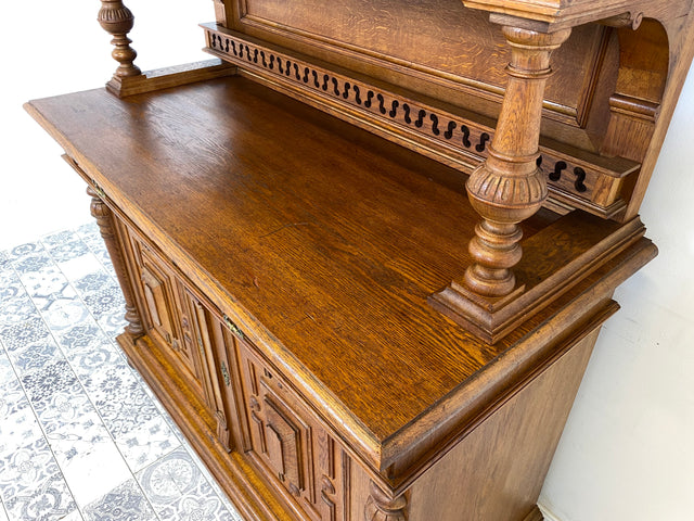 WMK Imposanter & gut erhaltener Gründerzeit Buffettschrank aus massivem Eichenholz, mit Messinggriffen und reichverziert in Handarbeit # Anrichte Buffet Schrank Highboard Antik Historismus Vintage