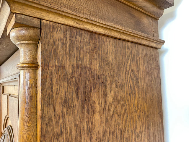 WMK Imposanter & gut erhaltener Gründerzeit Buffettschrank aus massivem Eichenholz, mit Messinggriffen und reichverziert in Handarbeit # Anrichte Buffet Schrank Highboard Antik Historismus Vintage