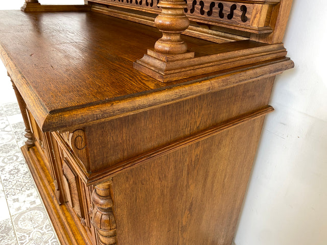 WMK Imposanter & gut erhaltener Gründerzeit Buffettschrank aus massivem Eichenholz, mit Messinggriffen und reichverziert in Handarbeit # Anrichte Buffet Schrank Highboard Antik Historismus Vintage