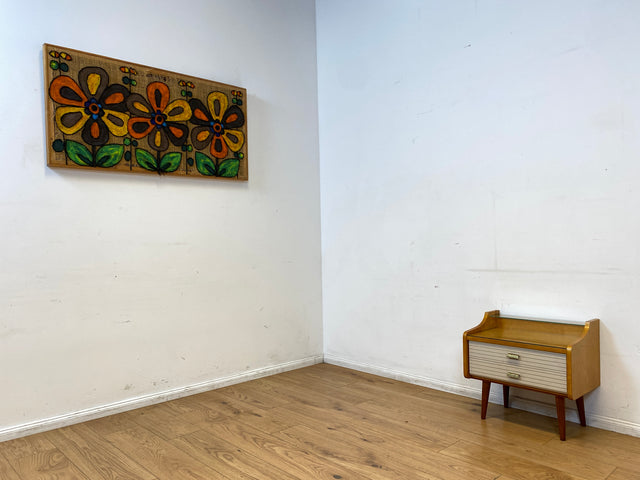 WMK I Eleganter heller Mid-Century Nachttisch mit Schubladen und Messinggriffen I